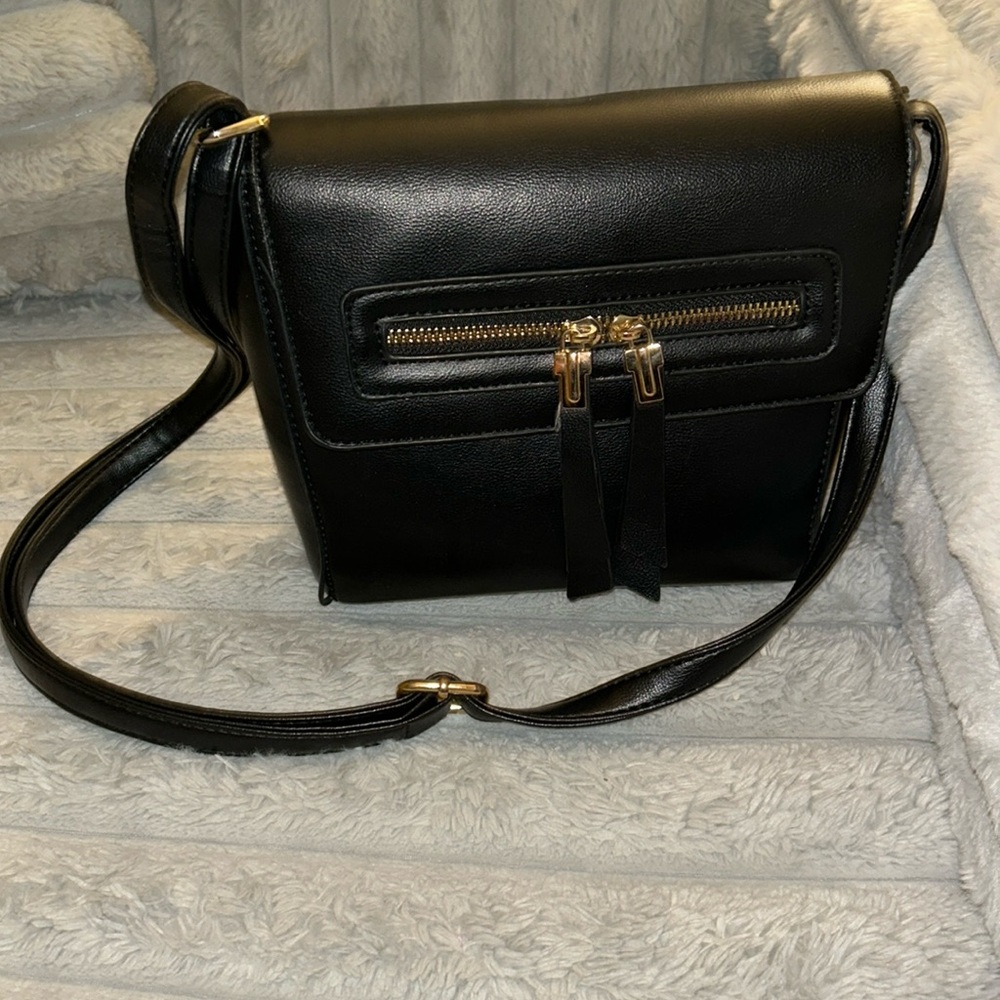 Cute black purse GREAT CONDITION!